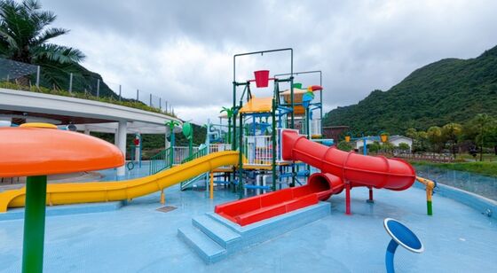 Un buon prezzo. Struttura di parco giochi d'acqua in fibra di vetro su misura con scivoli e fontane per piscina commerciale 1 anno di garanzia in linea