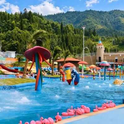 Splash pad interattivo a tema animale con scivoli per bambini, meduse, piscina per bambini in fibra di vetro per parco pubblico e cortile