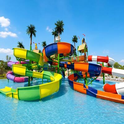 Progetto di scivoli professionali su larga scala per parchi acquatici in fibra di vetro per resort e hotel commerciali