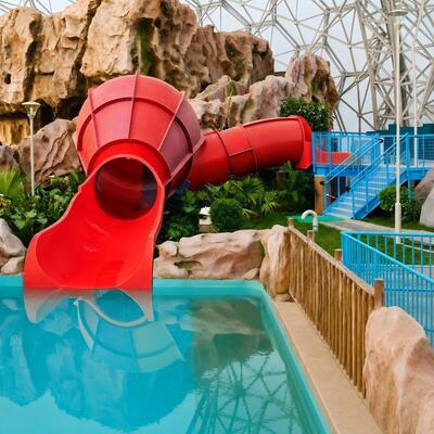 Acquascivolo commerciale a imbuto in vetroresina per piscina e parco acquatico