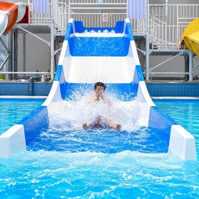 qualità Scivolo d'acqua per famiglie in fibra di vetro largo 6-10 mm di spessore per uso da parte dei bambini per parchi acquatici e resort Fabbrica