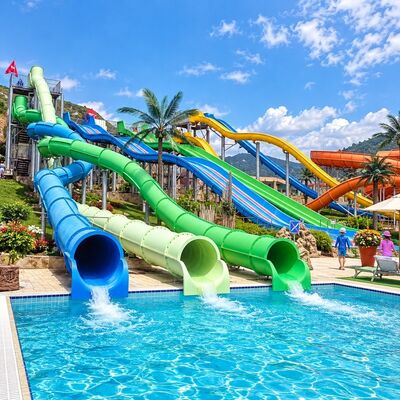 qualità Scivolo acquatico a spirale chiuso Fibra di vetro Curva di flume di colore personalizzato Per scivolo acquatico commerciale per adulti Fabbrica