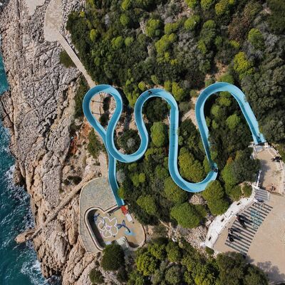 Un buon prezzo. Scivolo acquatico a spirale in fibra di vetro con supporti in acciaio Design personalizzato Certificato CE online