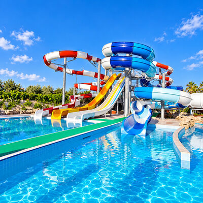 Qualità Complesso scivoli d'acqua colorati in vetroresina con scivoli a spirale e aperti per progetti di hotel resort Fabbrica